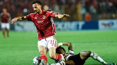 شوبير يكشف موقف "الحريف" من بيراميدز والزمالك