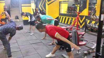 محافظ أسيوط: برامج متكاملة لتأهيل الشباب بدنيًا ونفسيًا للالتحاق بالكليات العسكرية وعلوم الرياضة