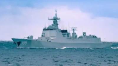 عاجل.. لحظة اصطدام سفينة ومدمرة تابعة للبحرية الصينية