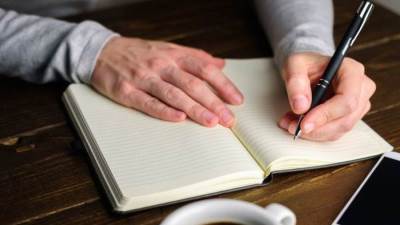 عاجل| زعيم تاريخي ورئيس دولة وفنان عالمي.. أشهر العُسر في العالم