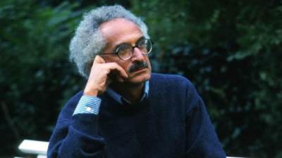 "صنع الله إبراهيم".. صوت الحقيقة وأيقونة الرواية العربية