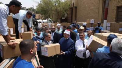 رئيس جامعة الأزهر يتفقد تجهيزات القافلة الإغاثية السادسة لفلسطين دعمًا لمبادرة الإمام الأكبر«أغيثوا غزة»