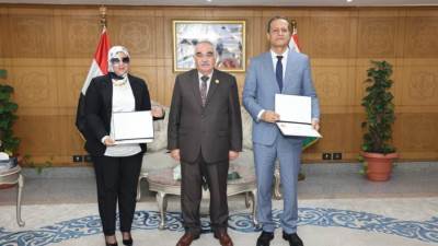 قضايا الدولة تكرم اثنين من أعضائها لتفانيهم في العمل أثناء الإشراف على انتخابات الشيوخ