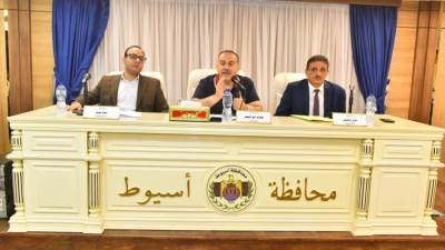 محافظ أسيوط: إعادة تشغيل المحاجر وإنشاء مصانع جديدة وحسم فوري للتعديات