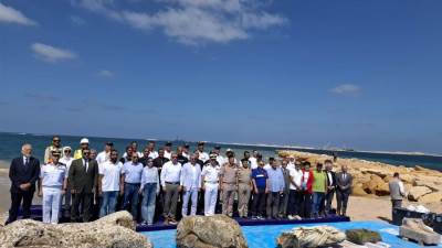 انتشال قطع أثرية من العصر البطلمي من مياه منطقة خليج أبوقير.. (صور)