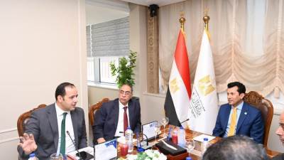 وزير الرياضة ومحافظ بورسعيد يتابعان معدلات تنفيذ استاد المصري ببورسعيد