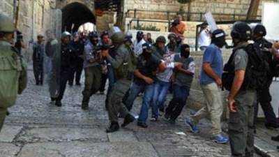 مستوطنون إسرائيليون يقتحمون باحات المسجد الأقصى