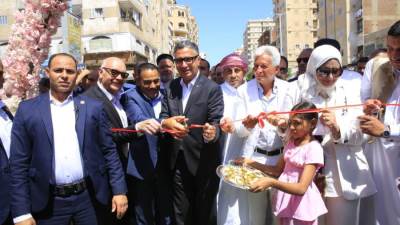 وزير التموين والتجارة الداخلية ومحافظ مطروح يتفقدا مشروعات وخدمات التموين بمحافظة مطروح: افتتاح «سوق اليوم الواحد» و«أهلاً مدارس» ومكتب السجل التجاري المميز بالغرفة التجارية.*