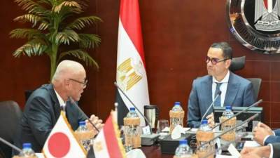 وزير الاستثمار والتجارة الخارجية يستقبل السفير الياباني بالقاهرة 