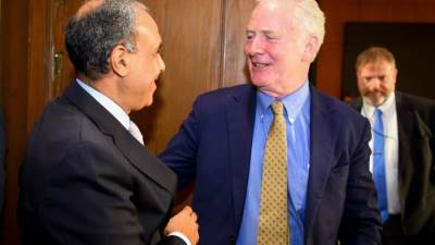 وزير الخارجية يستقبل السيناتور “كريس فان هولن” والسيناتور “جيف ميركلي” عضوي مجلس الشيوخ الأمريكي