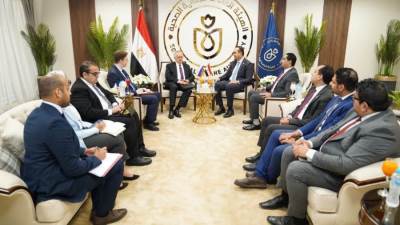  رئيس الرعاية الصحية يبحث نقل الخبرات في الطب النووي والنظائر المشعة مع السفير الروسي