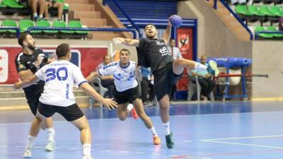 الأهلي يفوز على سموحة في دوري اليد