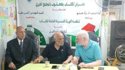 في معرض الكتاب بطحا نوب.. محمد هزاع: الثقافة والتعليم جناحا بناء الإنسان 