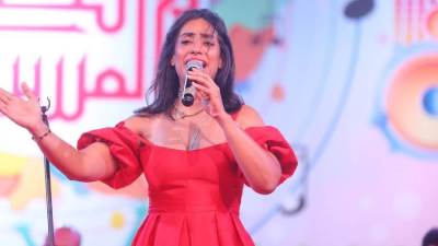 الفنانة أميرة رضا تشدو بأغاني كبار نجوم الطرب على مسرح ساحة الهناجر