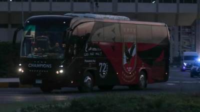 حافلة الأهلي تصل استاد المقاولون العرب لمواجهة إنبي