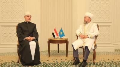 مفتي الجمهورية يلتقي مفتي كازاخستان لبحث التعاون في مجالات الفتوى والتأهيل العلمي