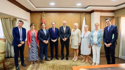 عبد اللطيف يستعرض أمام وفد فرنسي برلماني تجربة المدارس التكنولوجية