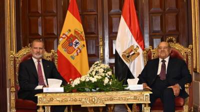 رئيس مجلس الشيوخ يستقبل ملك إسبانيا والوفد المرافق له