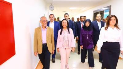  وزيرة التضامن الاجتماعي تصطحب وزير الأسرة والتنمية الاجتماعية بـ"سنغافورة" في زيارة لمستشفى الناس