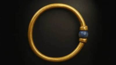 من هو الملك صاحب الأسورة المسروقة من المتحف المصري