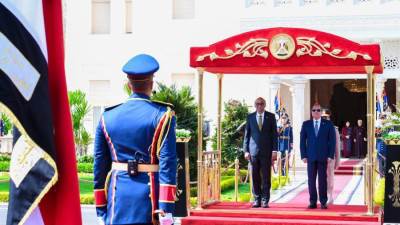 الرئيس السيسي يستقبل رئيس جمهورية سنغافورة بقصر الاتحادية