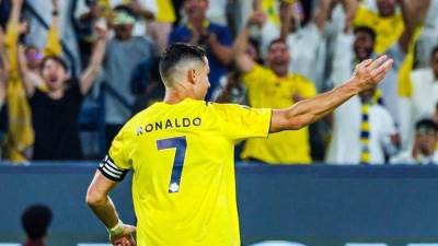رونالدو يرد على هتافات الرياض بخماسية للنصر.. أين ميسى؟