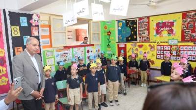 محافظ المنيا يتابع انتظام العملية التعليمية بمدارس بني مزار