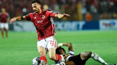 تفاصيل عرض الأهلي لتجديد عقد "الحريف"