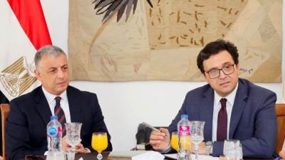 وزير الثقافة ومحافظ الإسماعيلية يبحثان ترتيبات الاحتفال بكوكب الشرق والدورة الـ25 للمهرجان الدولي للفنون الشعبية