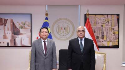 وزير العدل يكرم وفدًا قضائيًا ماليزيًا بعد اجتيازهم البرنامج التدريبي بمركز الدراسات القضائية