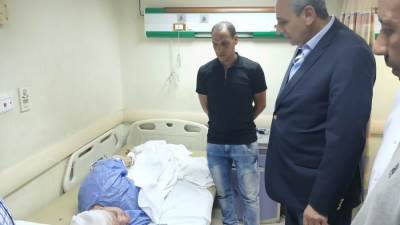 محافظ الغربية يزور مصابي حريق مصبغة المحلة بالمستشفى العام