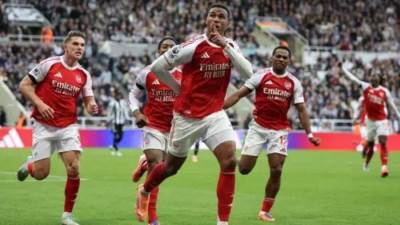 بسلاح ضربات الرأس.. "المدفعجية" يقلبون الطاولة بالدوري الإنجليزي