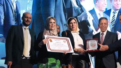 أطباء القاهرة تُكرم 500 من رموز وشباب الأطباء احتفالًا بـ"يوم الطبيب"