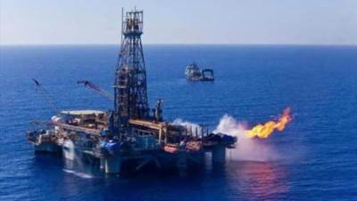 النفط يستقر بعد خسائر وسط تقييم السوق لخطط أوبك+ ومخاوف بشأن الطلب