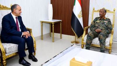 وزير الخارجية لـ رئيس مجلس السيادة السوداني: مصر تواصل جهودها لتحقيق استقرار السودان الشقيق