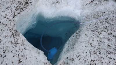 الاحترار المناخي يلتهم جليد سويسرا.. ذوبان تاريخي للأنهار الجليدية وتهديد لرياضة التزلج