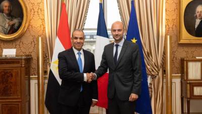 وزير الخارجية يلتقي مع نظيره الفرنسي