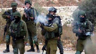 إصابة شابين فلسطينيين برصاص الاحتلال ومستوطنيه في الضفة الغربية