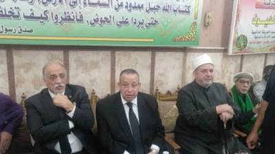 نقيب الأشراف يتلقى العزاء في د. أحمد عمر هاشم بمسقط رأسه بالشرقية 