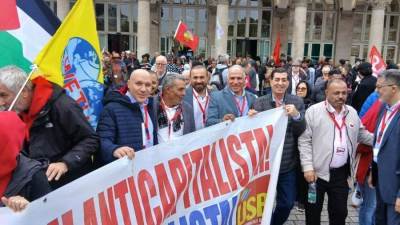 نقابيون من 90 دولة ينظمون وقفة تضامنية بباريس لوقف الحرب على غزة 