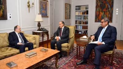 وزير الخارجية يستقبل رئيس هيئة الدواء