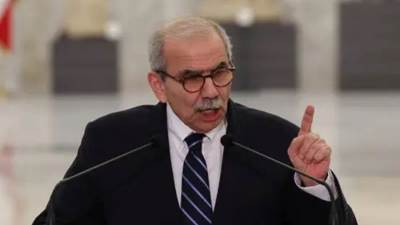 رئيس الوزراء اللبناني يبحث مع وفد فلسطيني أوضاع اللاجئين ومسار تسليم السلاح داخل المخيمات