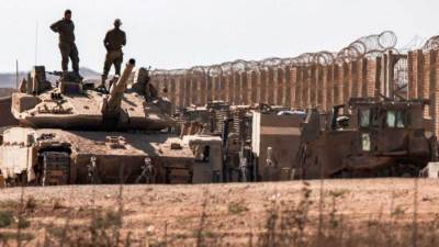 الجيش الإسرائيلي يبدأ بترسيم حدود الانسحاب من غزة بكتل خرسانية