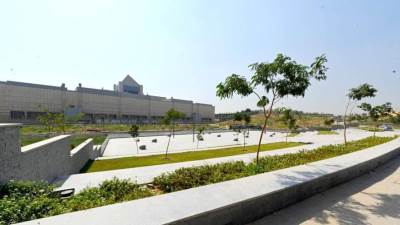 وزير الإسكان يتفقد مشروع حدائق "تلال الفسطاط"