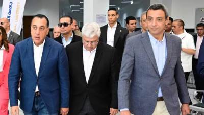 رئيس الوزراء يستعرض الموقف التنفيذي لأبرز المشروعات والمبادرات بمحافظة السويس
