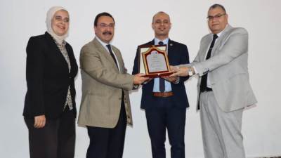 نائب رئيس جامعة الإسكندرية يفتتح ندوة توعوية بعنوان "خطر المخدرات ودور الشباب في المواجهة" بكلية التربية