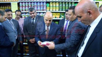 محافظ كفر الشيخ يفتتح منفذًا جديدًا لتوفير السلع الغذائية بأسعار مخفضة 