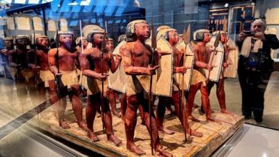 محافظ الجيزة: بث المواد الترويجية للمتحف المصري الكبير على الشاشات العامة والخاصة بالفنادق