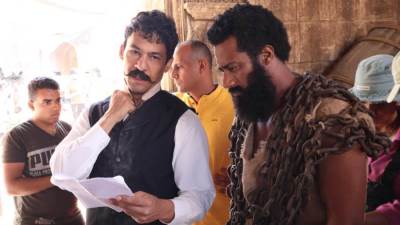 علي قاسم ينتهي من تصوير فيلم "أسد" مع محمد رمضان