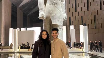 الفنان العالمي مينا مسعود يحتفي بالمتحف المصري الكبير: أفضل متحف على كوكب الأرض